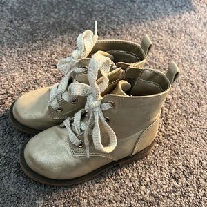 Cat and jack boots